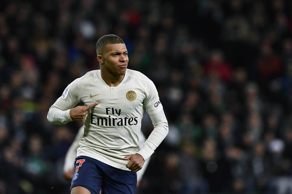 黑龙江漠河出现罕见寒夜光柱 拍摄者：持续了10分钟左右